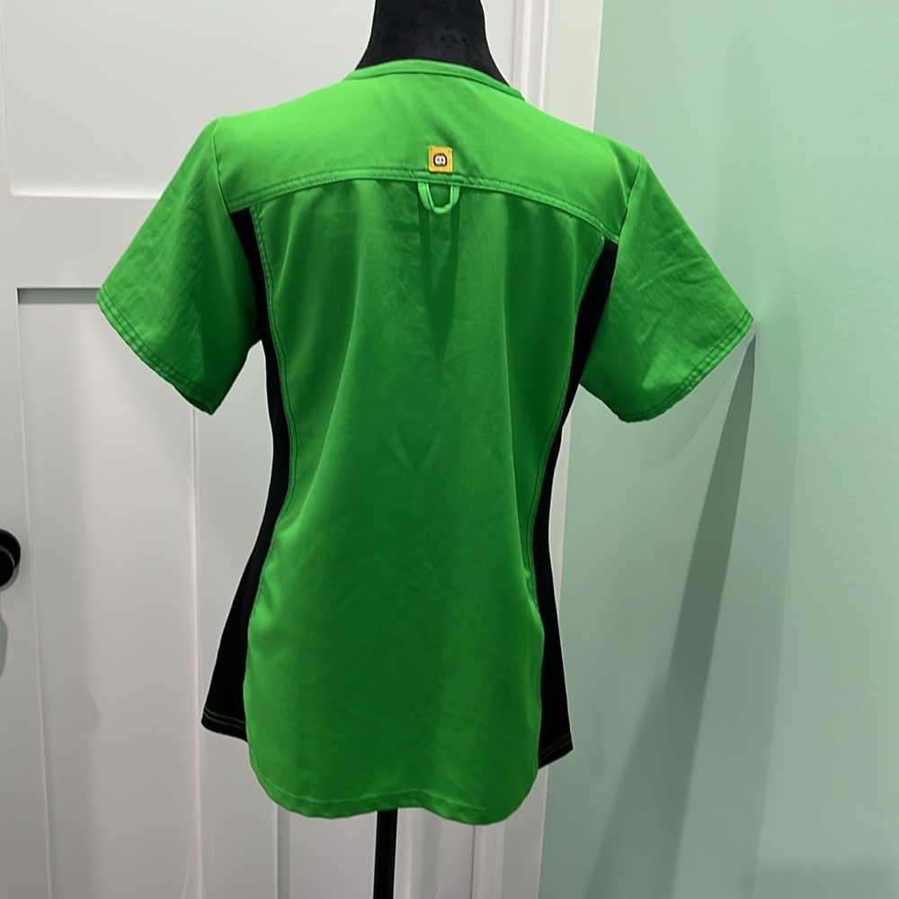 Wonder wink four stretch women’s scrub top. M. Lime green and black. - Picture 2 of 8